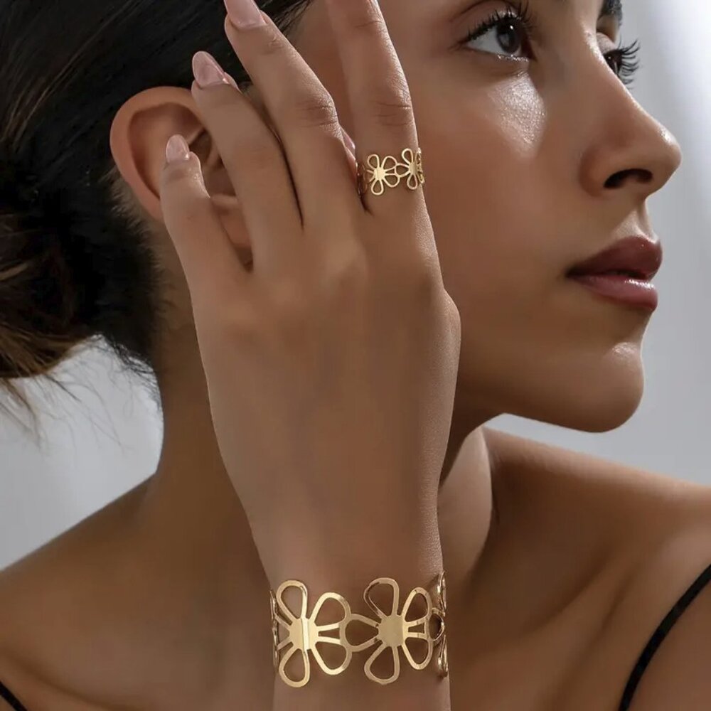 new FLOWER laser cut CUFF BRACELET & RING SET adjustable GOLD-TONE hollowed-out